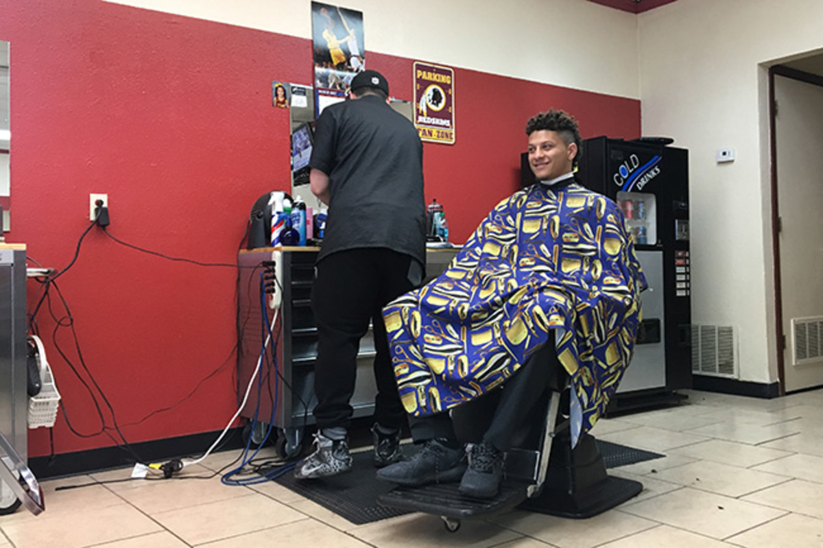 patrick-mahomes-babrbershop.jpg